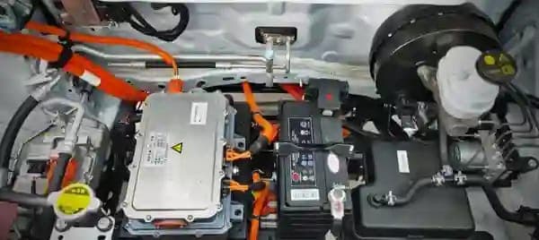 DFSK EC75, 70 kW și 230 Nm, și cu duba plină