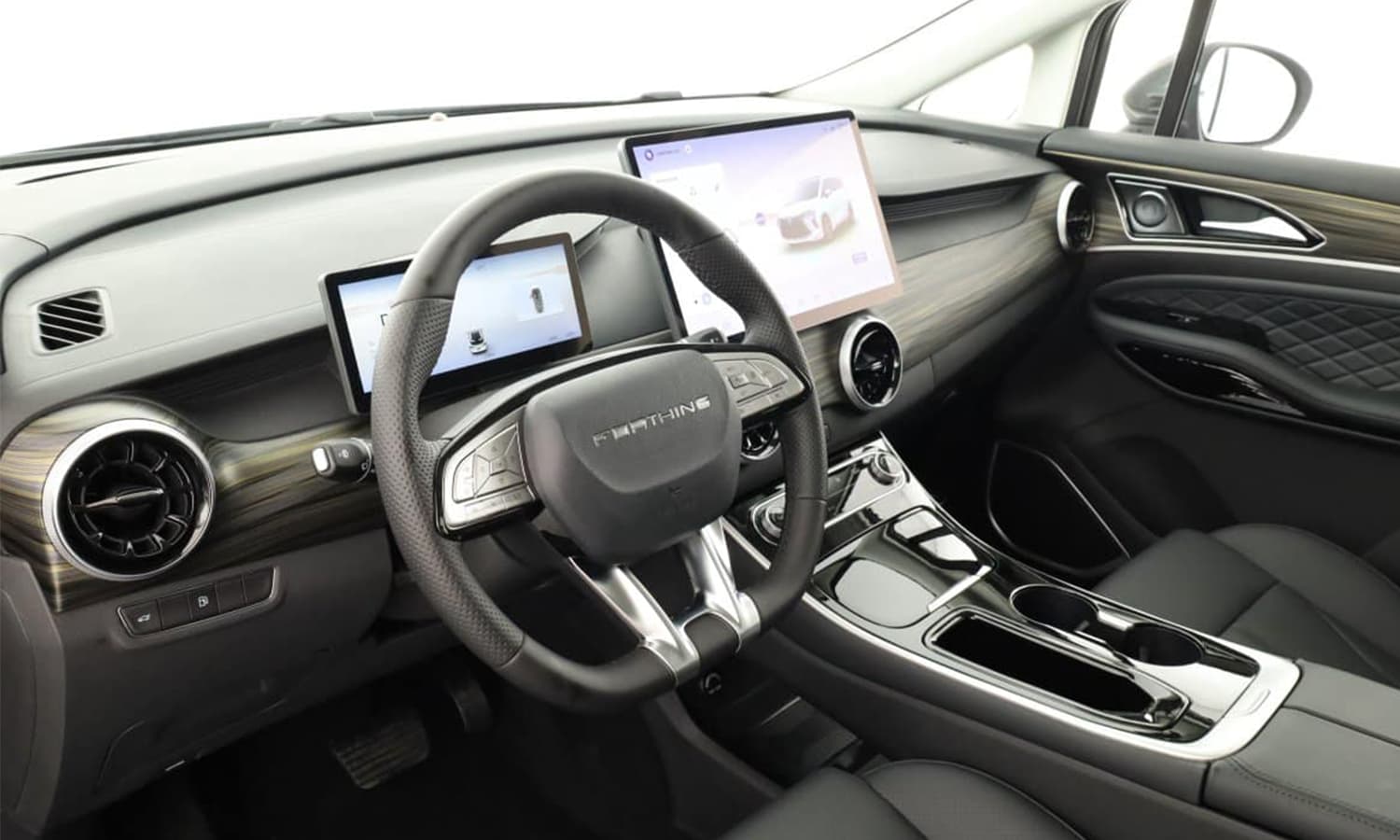 Forthing M4 PHEV, Ecran central de 14,6 inch