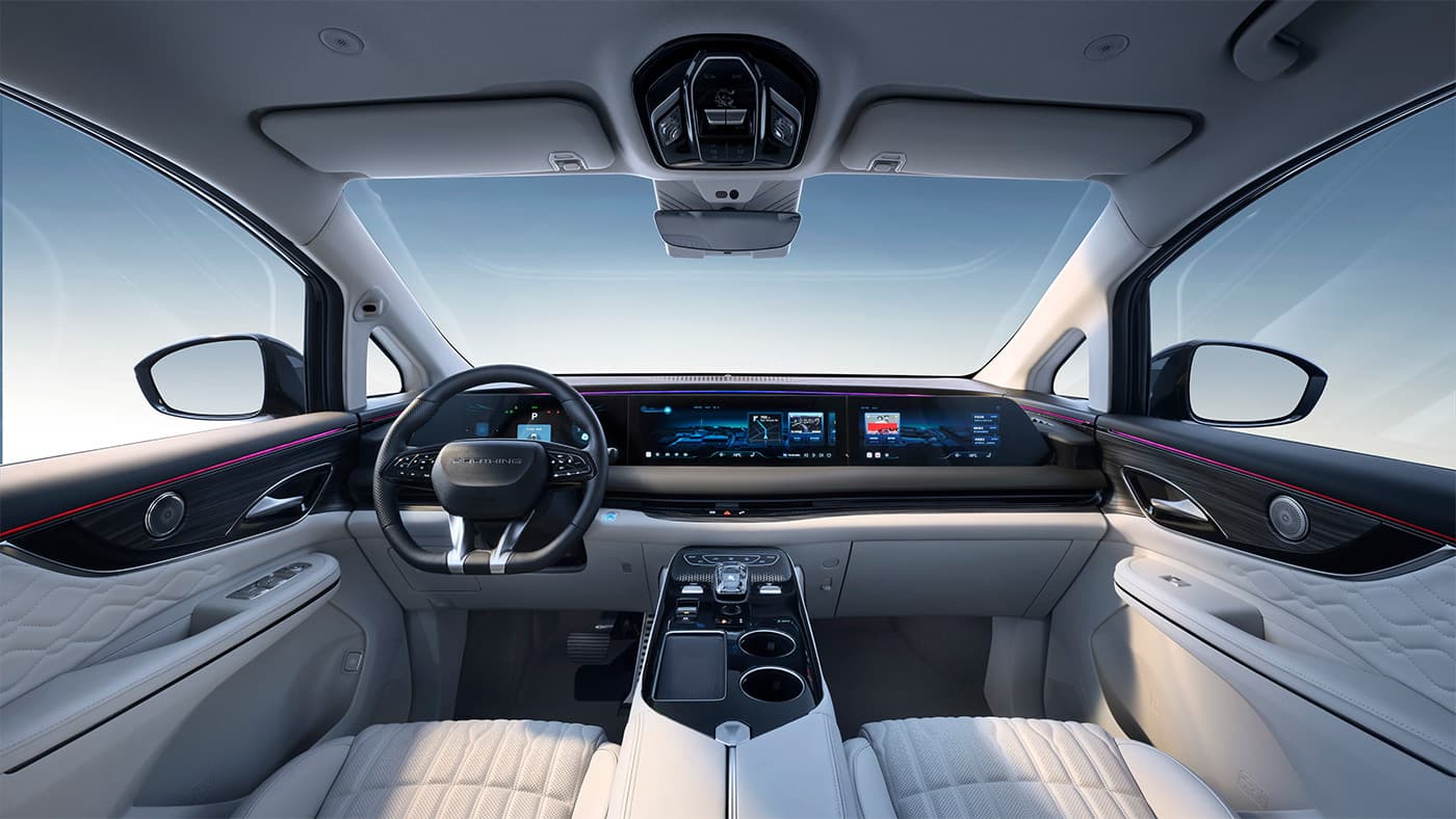 Forthing V9 PHEV, Trei ecrane de 12,3 inch