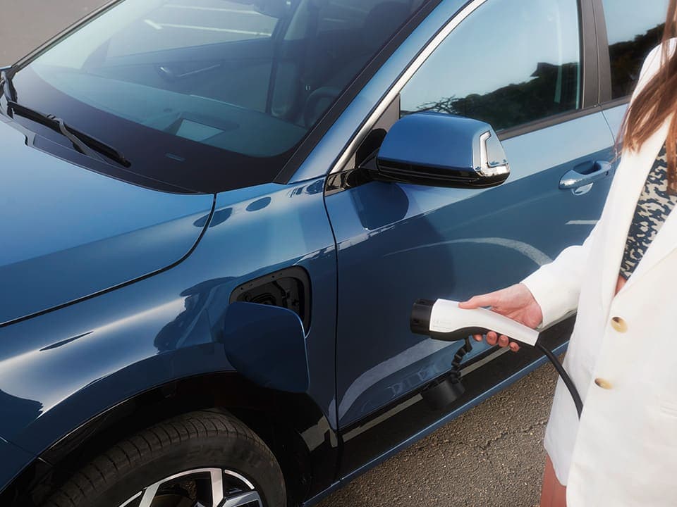 Autonomie electrică de până la 65 km