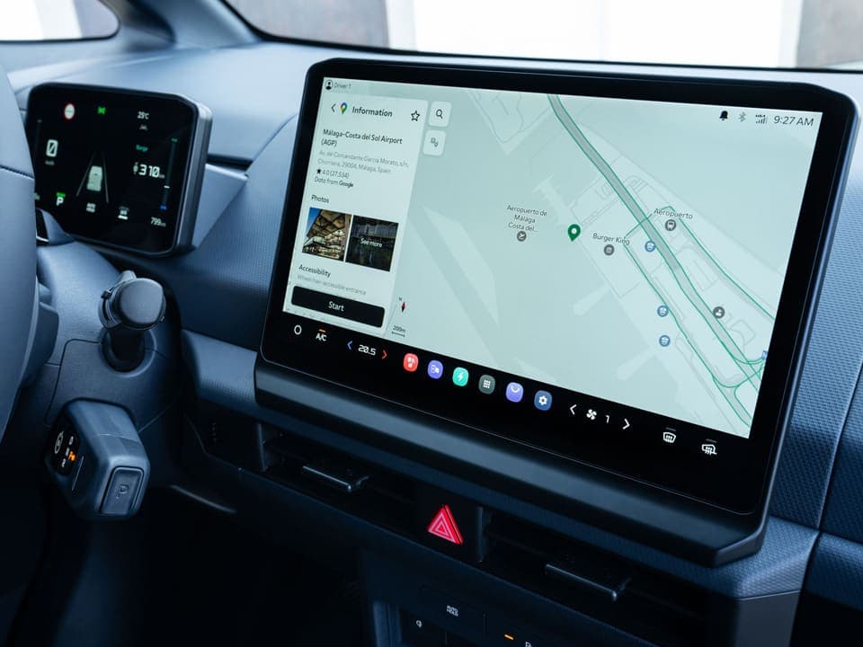 Android Automotive și ecran de 12,9 inch