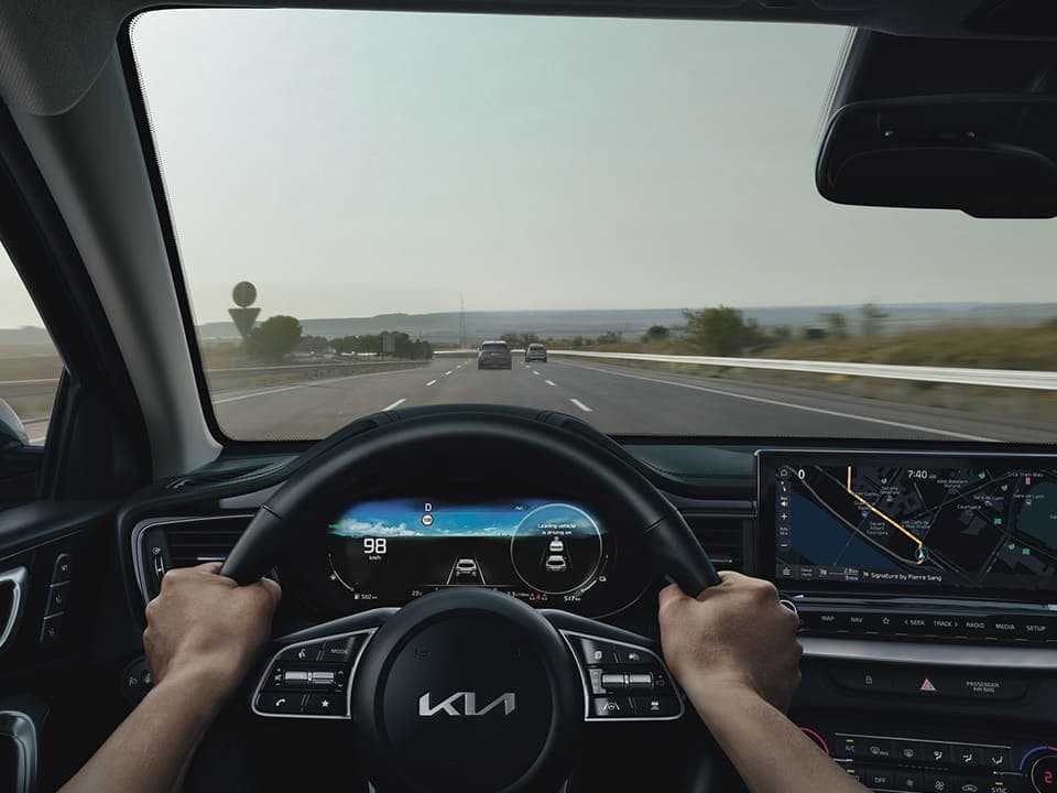 Sistemul Driver Attention Warning Plus